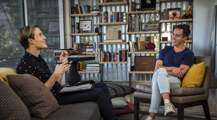 Hollywood Medium with Tyler Henry revine cu un nou sezon pe E!