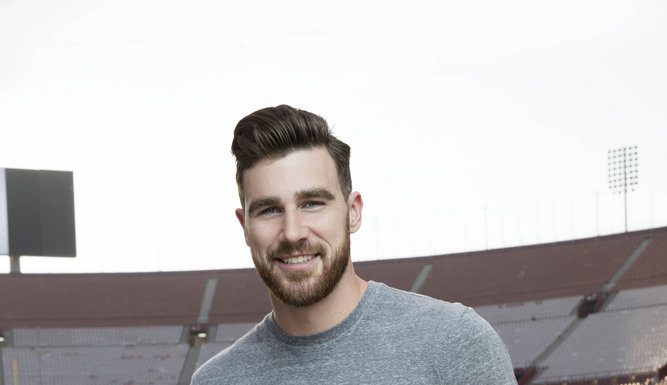 Travis Kelce își caută dragostea în noua emisiune “Catching Kelce” numai la E!
