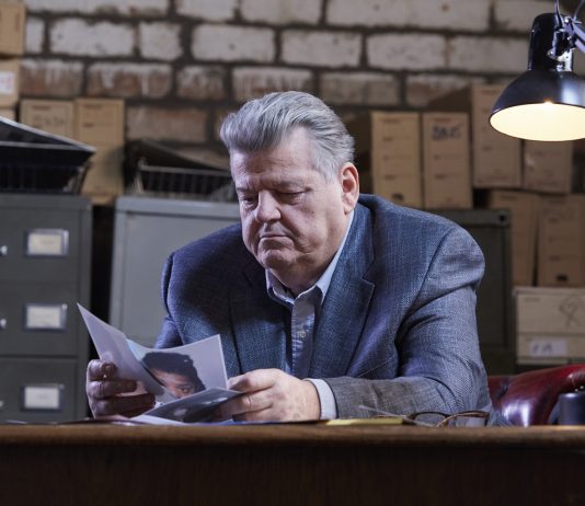“Robbie Coltrane prezintă: probe esențiale”, o nouă serie exclusivă pe CI