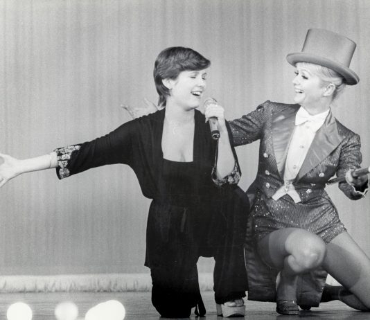 Bright Lights: Starring Carrie Fisher and Debbie Reynolds – la HBO și HBO GO