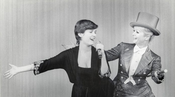 Bright Lights: Starring Carrie Fisher and Debbie Reynolds – la HBO și HBO GO