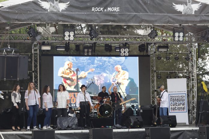 Sunetele istoriei, un proiect inedit de rock și istorie adresat liceenilor, începe în luna Iulie! Sunetele istoriei, un proiect inedit de rock și istorie adresat liceenilor, începe în luna Iulie!