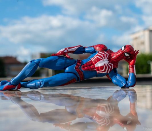 Figurine “Out in the Wild” – Spider-Man Advanced Suit PS4 – Diamond Select Toys