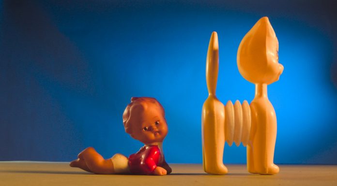 Scurtmetrajul „Plastic semiotic”, regizat de Radu Jude, prezentat la Festivalul de Film de la Veneția