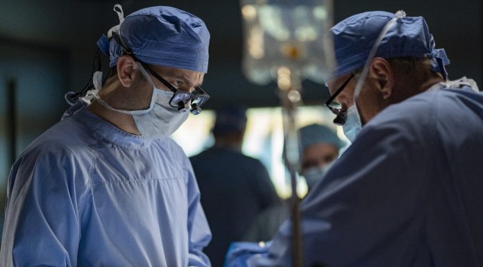 Doctorul Moarte (Dr. Death) începe în această seară, de la 22:00, la AXN