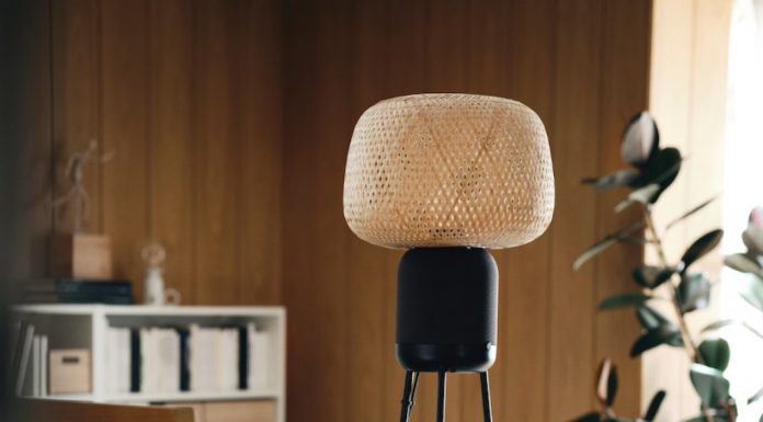 IKEA și Sonos extind gama SYMFONISK și lansează noua lampă de podea cu boxă integrată