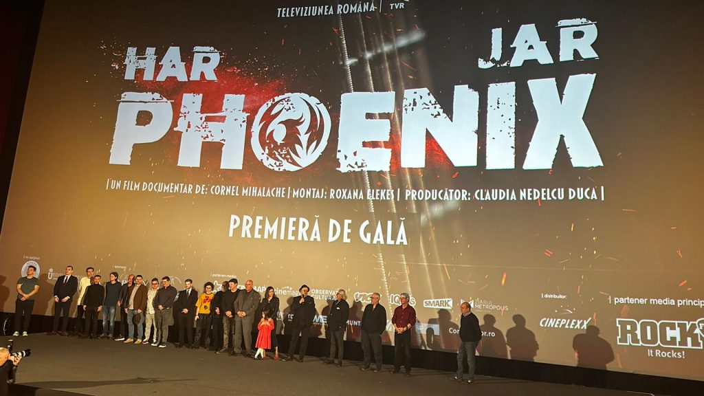 Echipa de producție și parte din emblematica trupă Phoenix (photo MovieNews.ro)