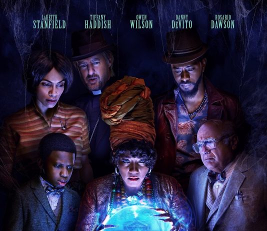 „Casa băntuită”, o comedie misterioasă cu fantomele din parcul Disney