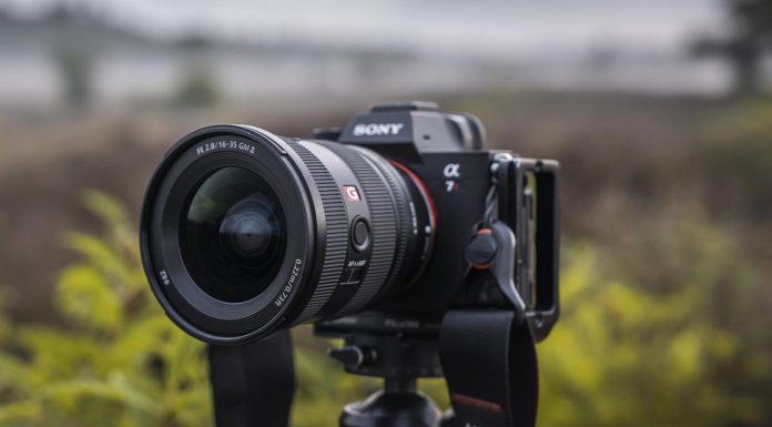 Sony lansează cel mai mic și ușor obiectiv superangular cu zoom 16-35mm F2.8 din lume, modelul SEL1635GM2, care aduce calitatea imaginii specifică gamei G Master și autofocalizare avansată de mare viteză