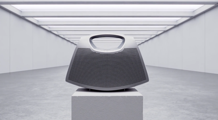 Premieră mondială la Art Safari: Balenciaga I Bang & Olufsen Speaker Bag
