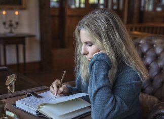Vedeta muzicii internaționale Barbra Streisand va lansa un nou single pentru viitorul serial SkyShowtime Original, The Tattooist of Auschwitz