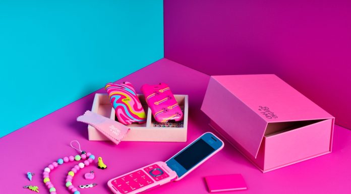 Telefonul Barbie la care ați visat este acum o realitate!