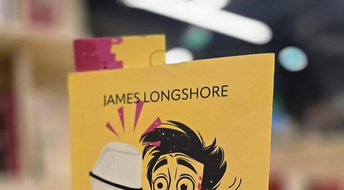 James Longshore, actorul american care a lăsat New York-ul pentru București, lansează cartea Stage Fright