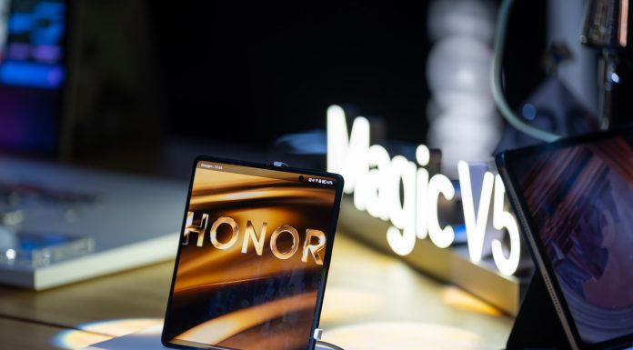 Prima lansare europeană a HONOR Magic V5 a avut loc în România: cel mai subțire telefon pliabil din lume, prezentat într-un eveniment spectaculos