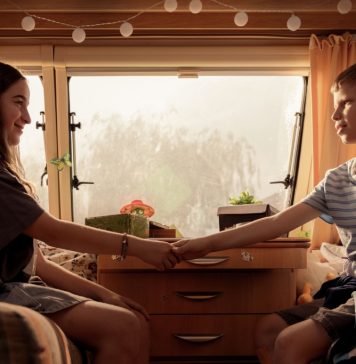 „Atlasul Universului”, regizat de Paul Negoescu, desemnat Cel mai bun film pentru adolescenți la Festivalul Internațional de Film de la Sofia!