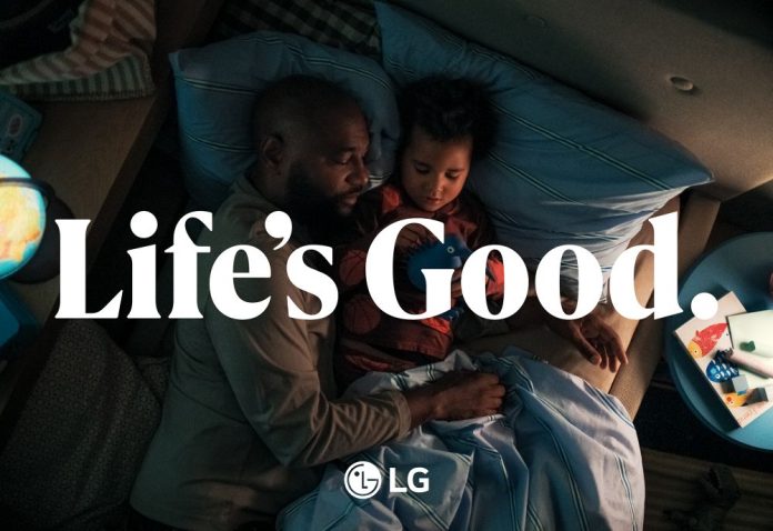 26_Lifes Good_PR_02_MainKV_Dad_3x2