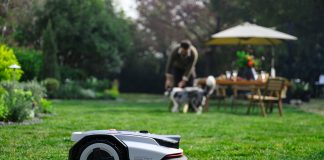 Roborock își extinde gama de soluții inteligente pentru îngrijirea gazonului cu RockNeo Q2 LiDAR, prezentat la IFA 2026